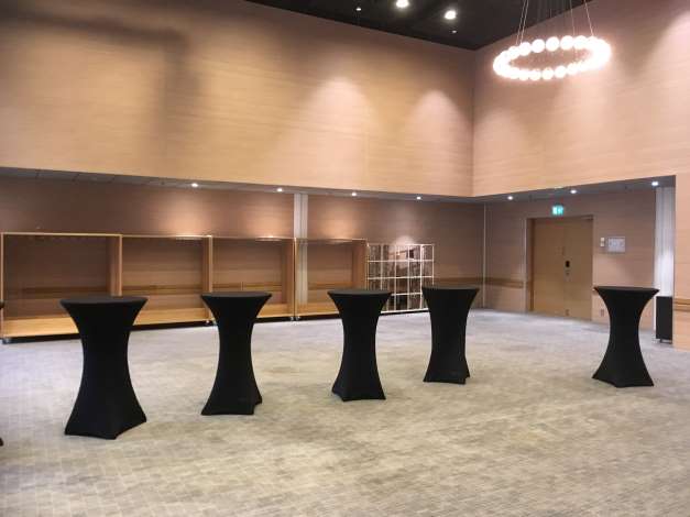 Eniten ovat kärsineet kongressi- ja tapahtumatoimialan yritykset, joiden myynnistä on kadonnut lähes 100 prosenttia sen jälkeen, kun yli 500 henkilön kokoontumiset kiellettiin maaliskuussa. 