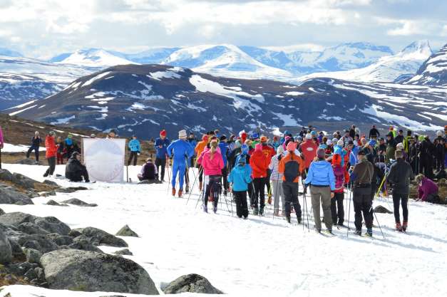 Vuoden 2015 kisapaikkakuva lumivuoriset Norjan ja Ruotsin tunturit maisemana.  