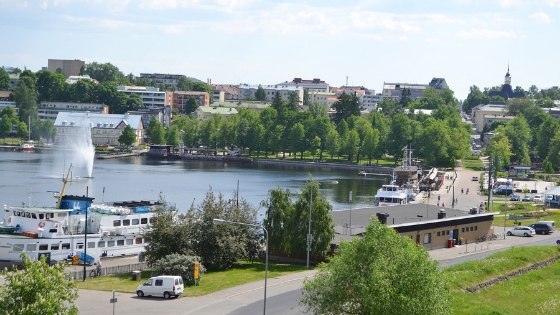 Vuokrattava kokonaisuus sijaitsee kaupunginlahden puolella sijaitsevassa vanhassa kylpylärakennuksessa.