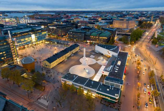 Vanha linja-autoasemarakennus ja Lasipalatsinaukio heräävät uuteen eloon elokuvateatteri- ja ravintolahankkeen myötä. 