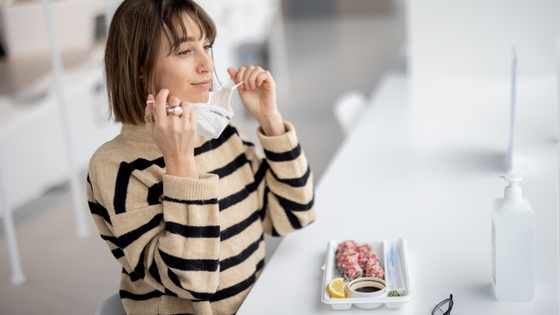 Valtioneuvosto rajoitti ankarasti ruokaravintoloiden toimintaa lähes kaksi vuotta.