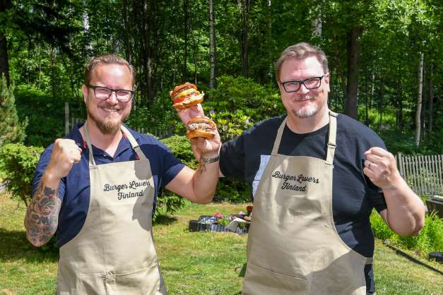 Burger Lovers Finland -yhteisön aktiivit Mikko Väisänen ja Antti Suikkari ovat järjestämässä Suomen ensimmäistä hampurilaisfestivaalia Helsingin Kamppiin 14.-16.6.2019. 