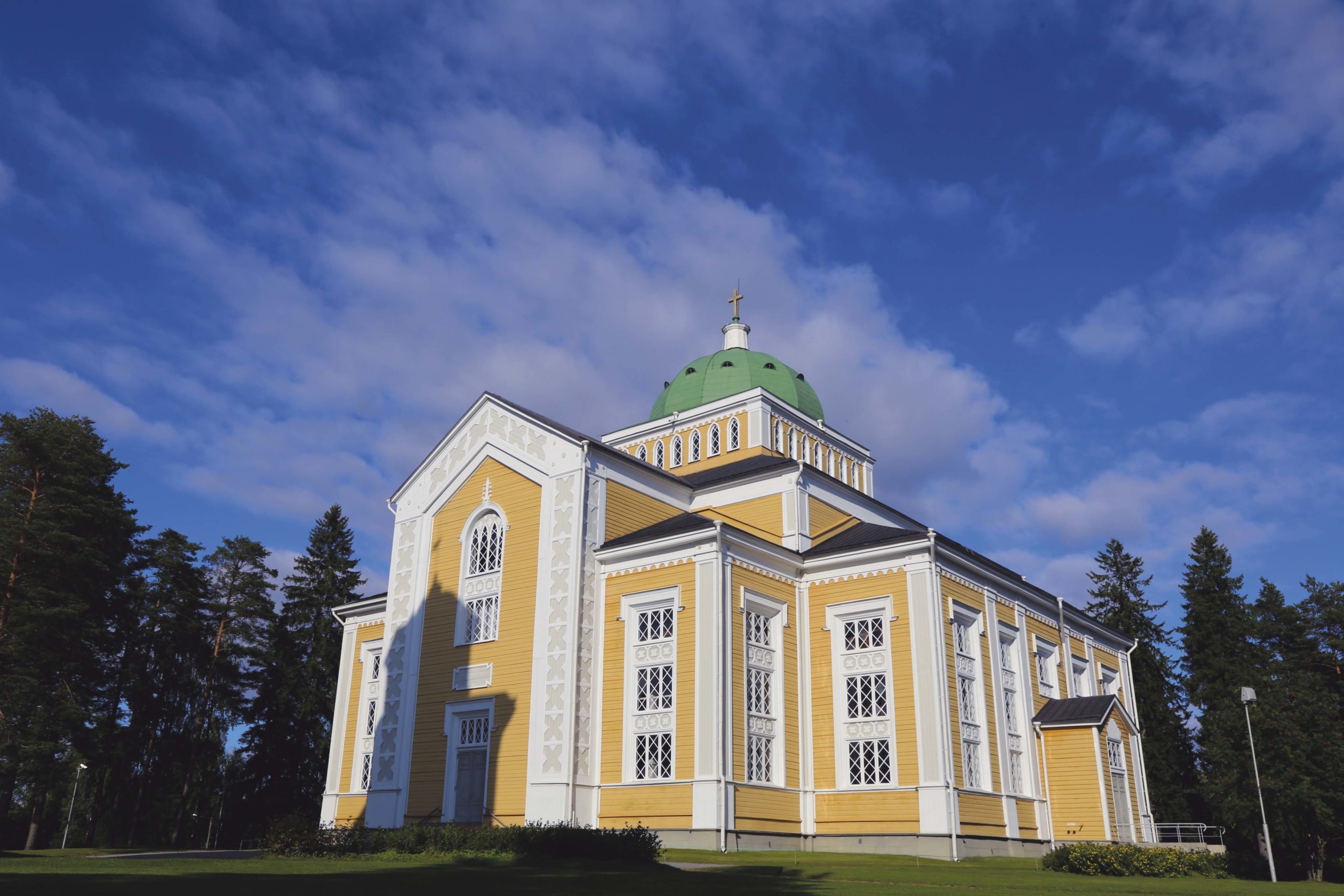 erimäen kirkko on maailman suurin puukirkko. Tilaa kirkossa on noin 4000–5000 hengelle. Arkkitehti A. F. Granstedtin suunnittelema ja Axel Magnus ja Theodor Tolpon urakoima kirkko on valmistunut vuonna 1847. Kerimäen kirkko on yksi tiekirkot.fi -sivuston kirkoista.