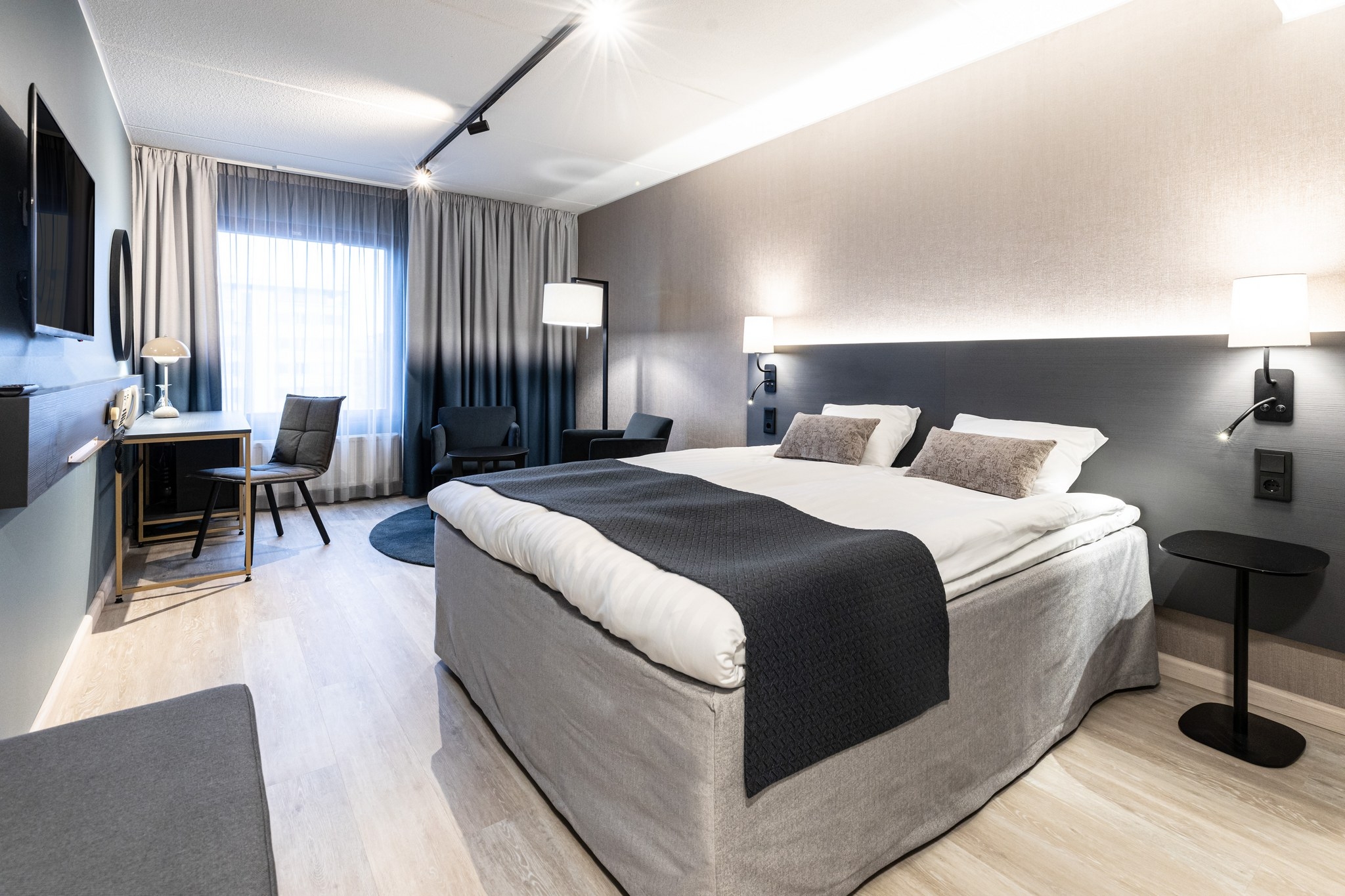 Scandic Jyväskylä Station uudistettu hotellihuone.
