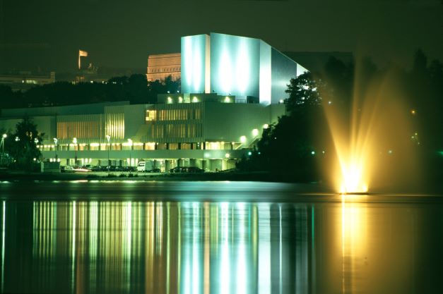 Finlandia-talo pysyy auki perusparannuksen ajan.