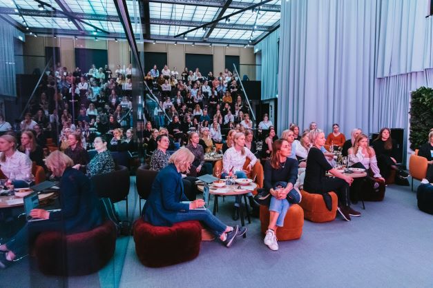 Mimmit sijoittaa -tapahtuma houkutteli Epicenteriin sata sijoittamisesta kiinnostunutta naista. 