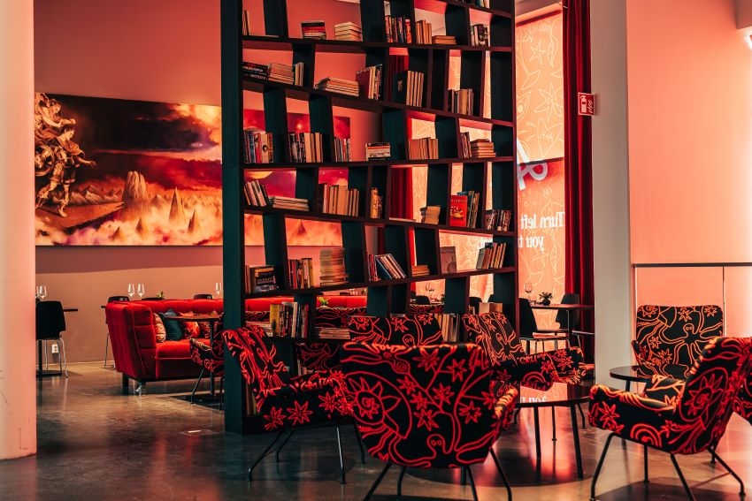 Kaupan myötä 173 huoneen hotelli ravintolalla, baarilla ja tapahtumatiloilla siirtyy Strawberrylle 1. marraskuuta.