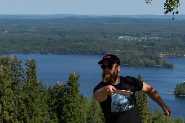 Juha Torvinen Tahkovuori Disc Golf Parkin maisemissa