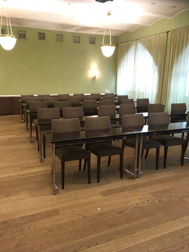 Eniten ovat kärsineet kongressi- ja tapahtumatoimialan yritykset, joiden myynnistä on kadonnut lähes 100 prosenttia sen jälkeen, kun yli 500 henkilön kokoontumiset kiellettiin maaliskuussa. 