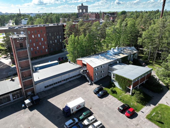 Kivimiehentie 2  on tällä hetkellä kokonaisuudessaan vuokrattu Majoituspalvelu Forenom Oy:lle.