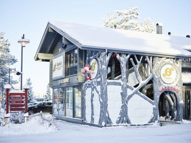 Rovaniemen joulunavausviikonloppuna 9.-10. marraskuuta juhlitaan muun muassa uudistunutta Joulupukin karkki- ja suklaapuotia