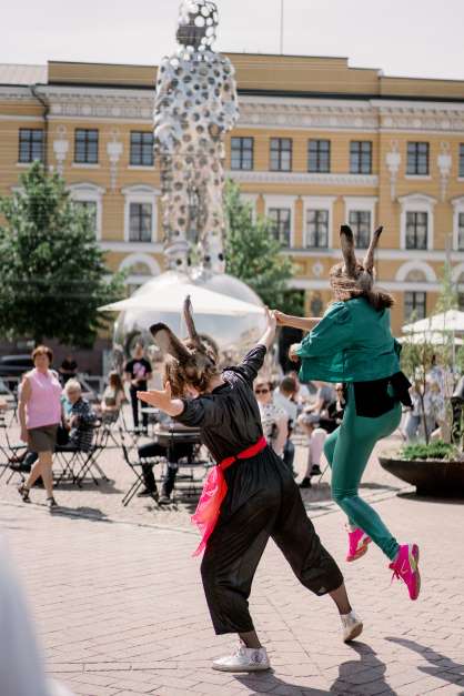 Kasarmitorin kesäterassi.