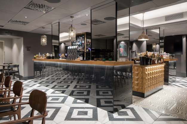 Turun Osuuskauppa on päättänyt sopeuttamistoimenpiteenä sulkea 27.3.2020 alkaen toistaiseksi Solo Sokos Hotel Turun Seurahuoneen ravintoloineen. 